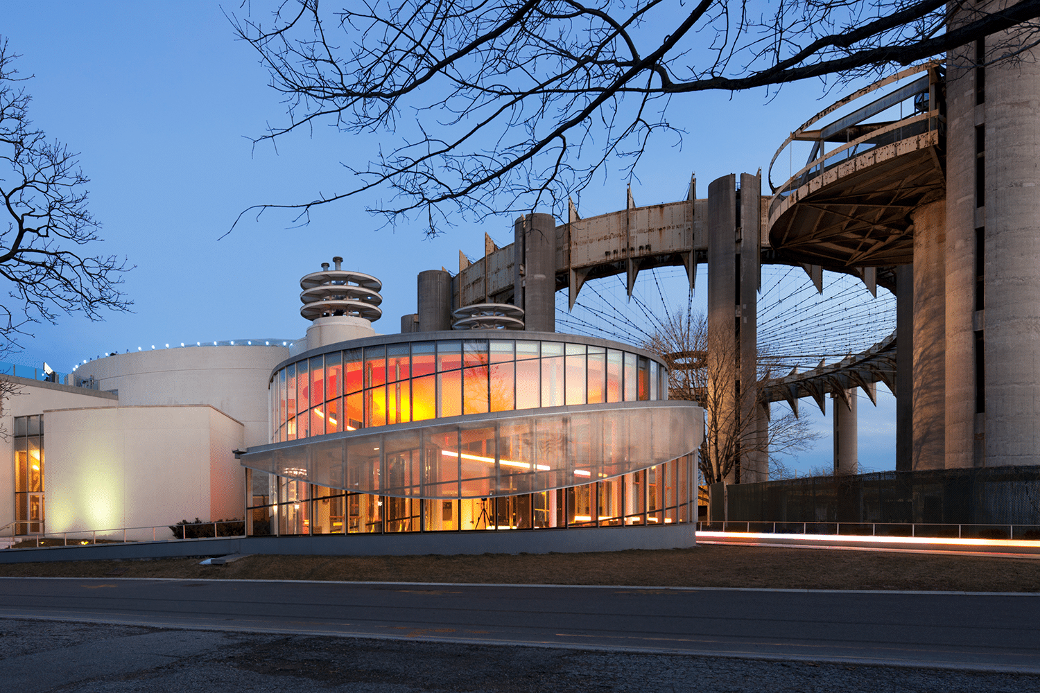 Photo of Queens Theatre and New York State Pavilion